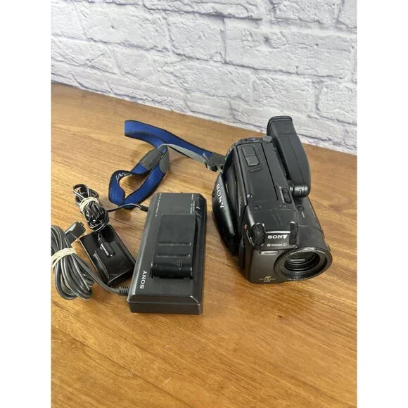 Handycam Video 8 CCD-TR91 Video Camera Recorder LOT for Parts  Photo & Video